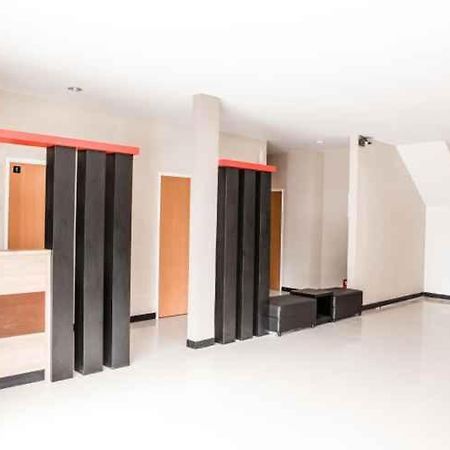 Comfy Homestay Джокьякарта Экстерьер фото