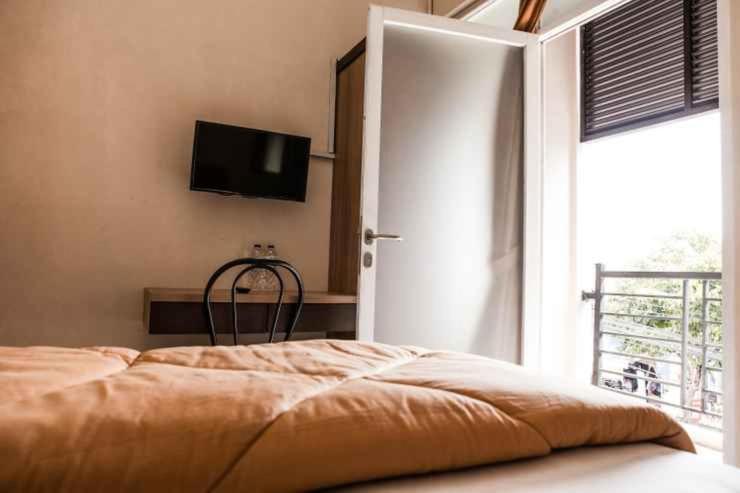 Comfy Homestay Джокьякарта Экстерьер фото
